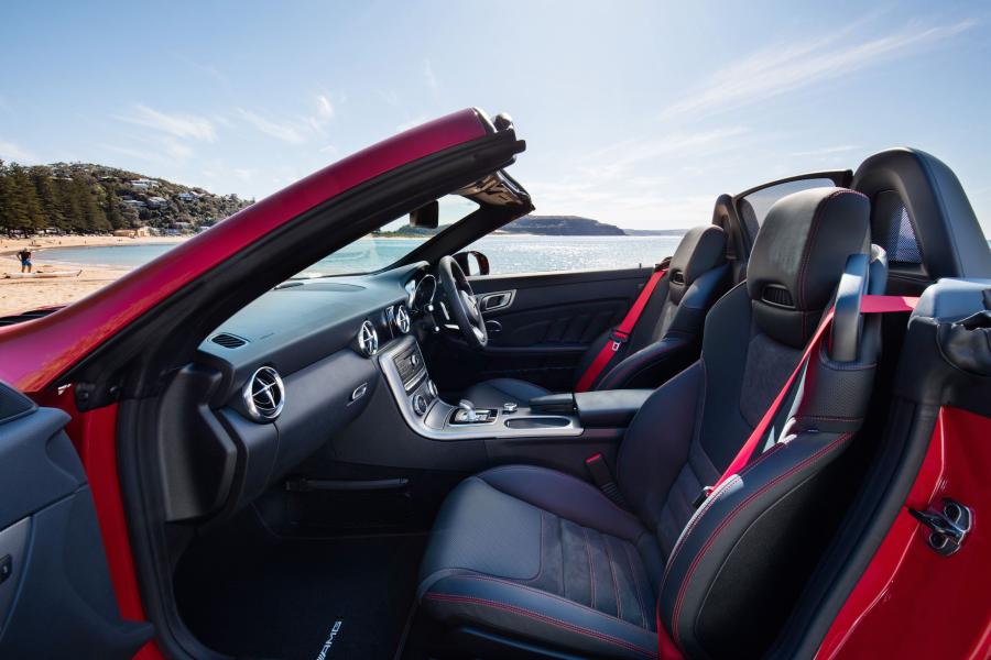 Интерьер Mercedes-AMG SLC43 2016 года  (AU) (фото 15 из 15)
